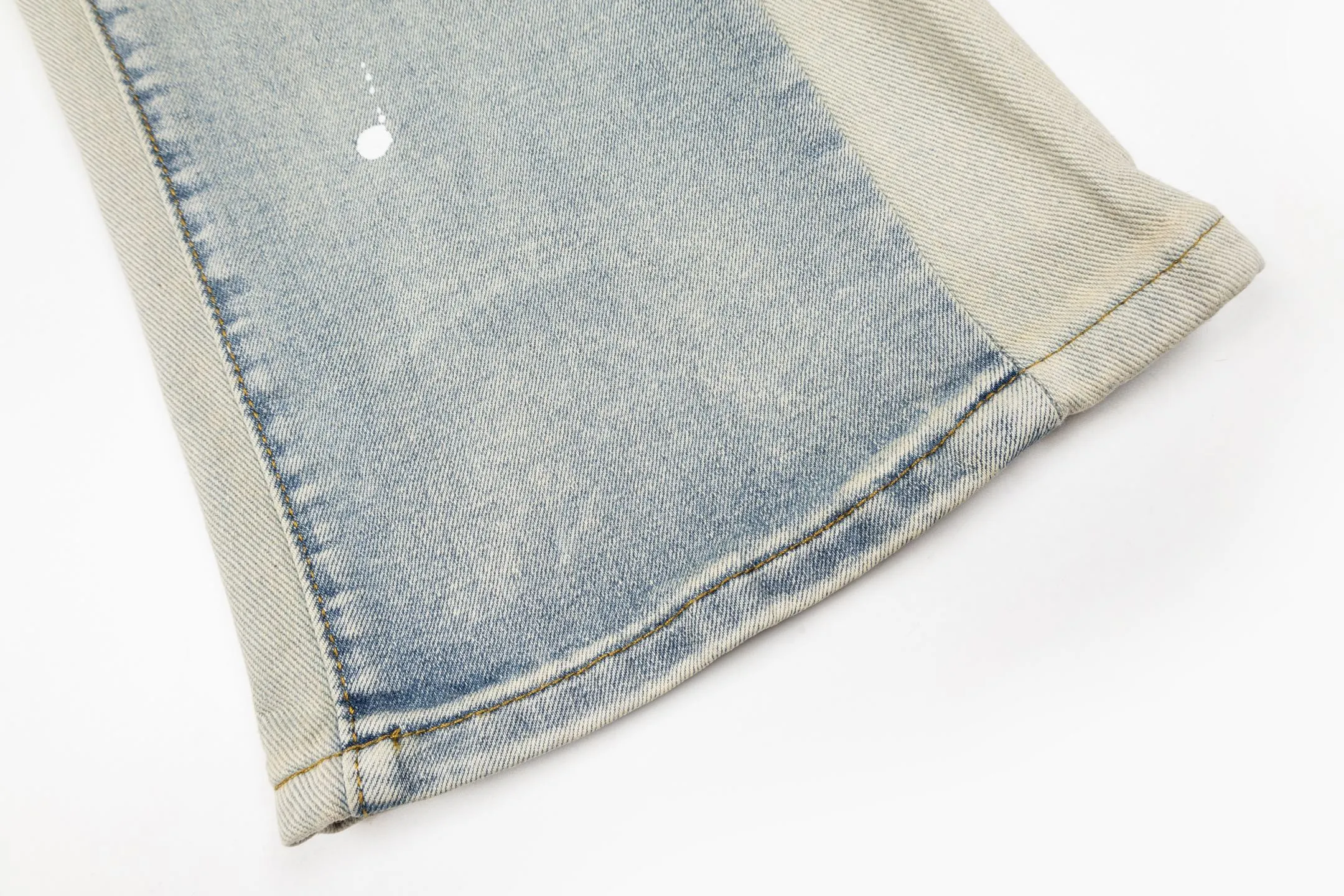 150 PURPLE BRAND 26New Arrival Washed jeans with splashes of ink, ripped holes, cut patches, truly restoring the ultimate Vintage texture, three-dimensional version, loose and comfortable, not picky about the figure, tall and slim, factory-made, original quality control, same style for men and women, can be paired with Versatile, must-have jeans for all seasons, fashionable people have been disappointed. From the quality selection of fabrics, the tailoring of details, and the matching of patterns, they are all impeccable! The upper body is so handsome when worn...it can be easily worn by men, women and children! The craftsmanship is made of heavy-duty washed pure cotton denim fabric. After washing, it is soft and thick. It is very stylish when worn on the body. Color: Blue Style number: # Size: 28 30 32 34 36